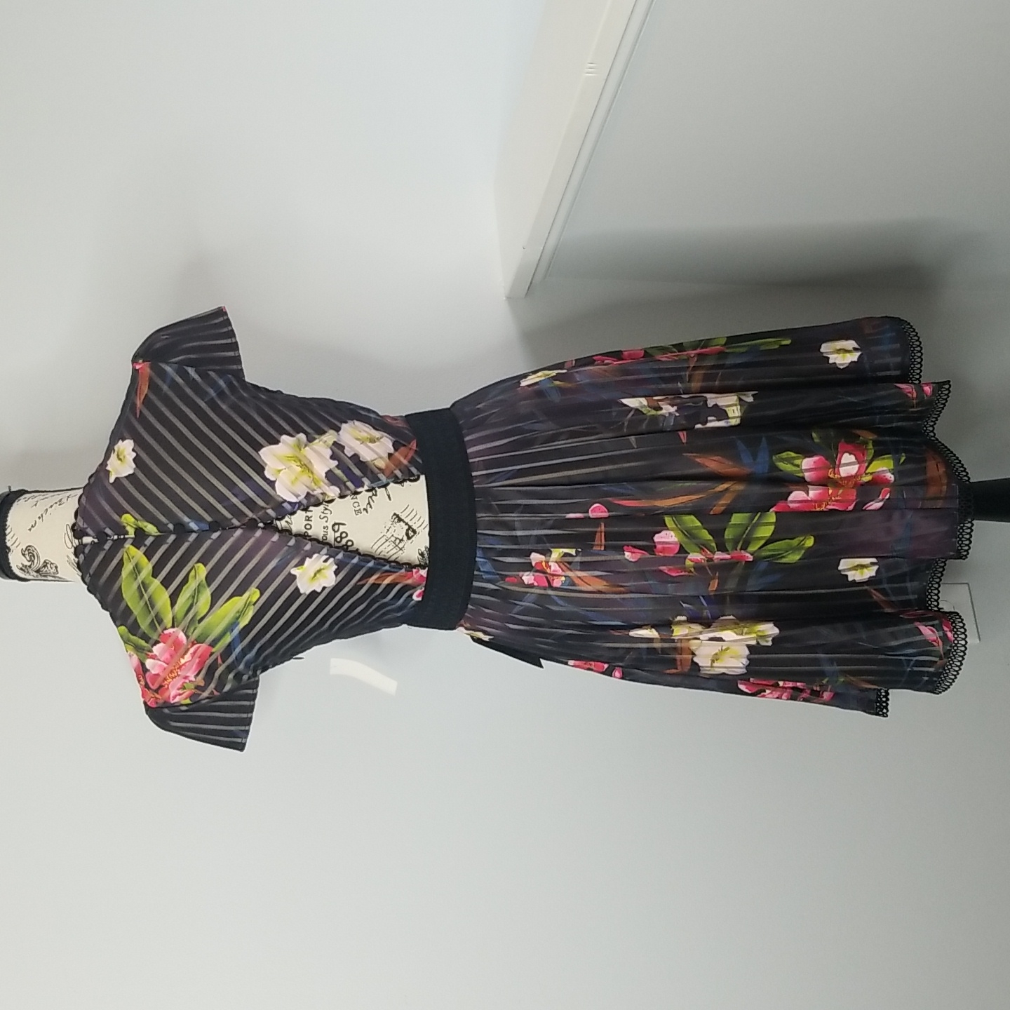 Chelsea28 Black Floral Dress Size Xs — image 7 of 8